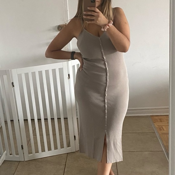 Light grey buttoned down midi dress - Picture 2 of 2